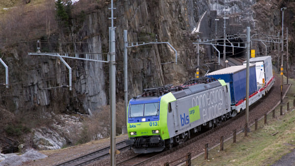 CargoBeamer Maße Gotthard Tunnel