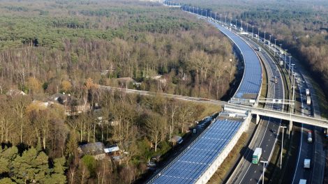 Tunnel mit Solarzellen in Belgien