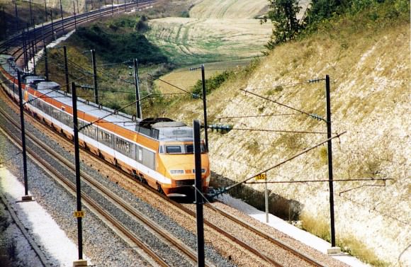 TGV Paris Sud-Est (PSE) in ursprünglicher orangener Lackierung, 1987 Creative Commons