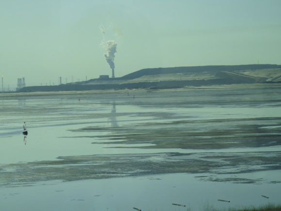 Abbau von Ölsand in Alberta, Kanada in der Syncrude Mildred Lake Mine, Fort McMurray