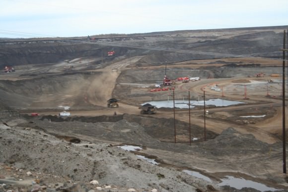 Abbau von Ölsand in Alberta, Kanada in der Aurora Mine, Fort McMurray