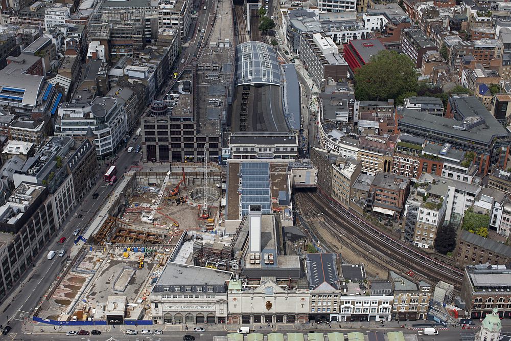 Luftbild des Bahnhofs London Farringdon