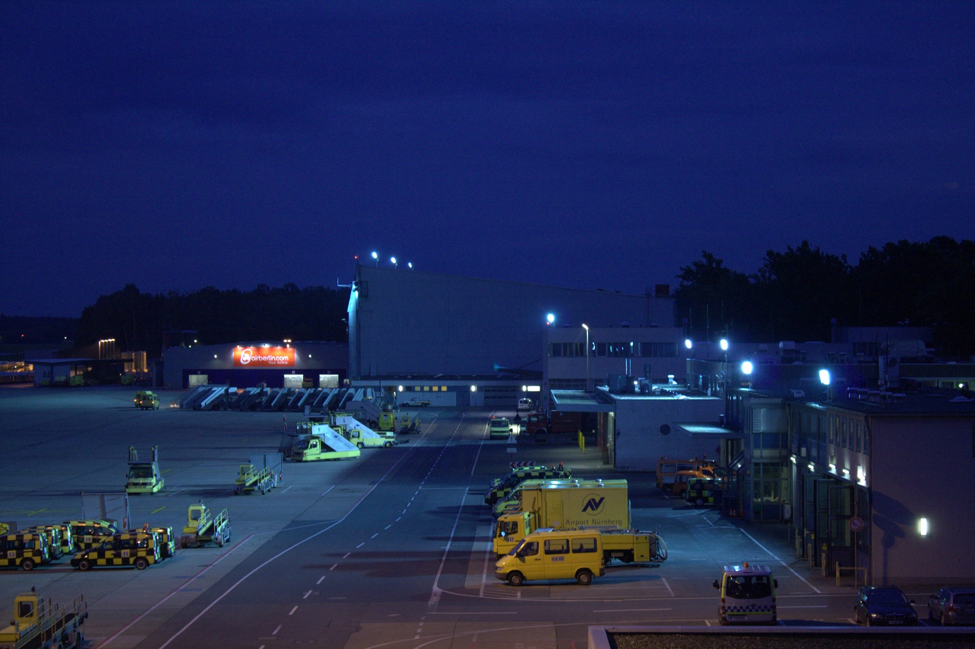 Der Nürnberger Flughafen bei Nacht 2008 Airport