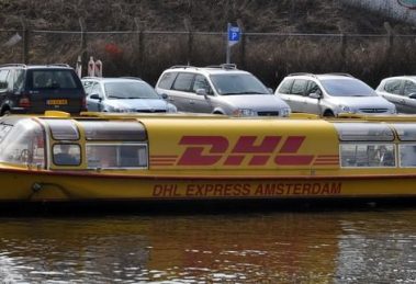 Boot in Amsterdam von DHL Express Logistik Citylogistik Innenstadtlogistik