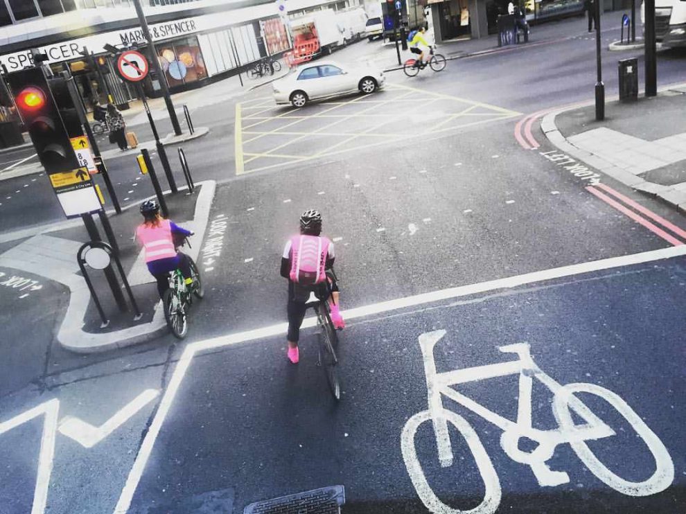 Radfahrer in London rosa cycle London cycling pink