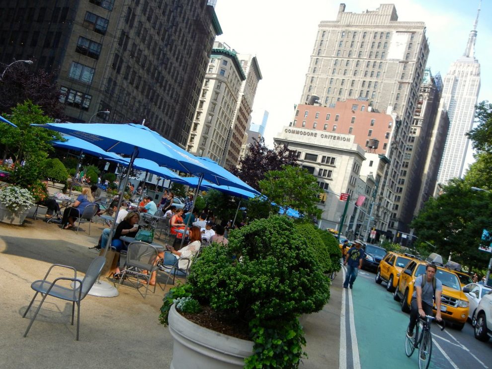 Stadtentwicklung in New York City hin zu mehr Gehverkehr und Radverkehr