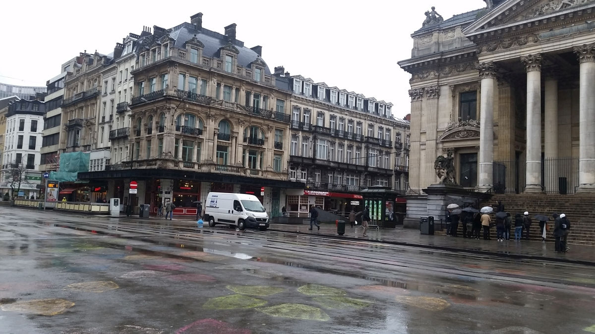 Der Beursplein (Franz.: Place de la Bourse) als Teil der neuen Fußgängerzone am 4. Februar 2016. Die Asphaltdecke wurde als temporäres Gestaltungselement bemalt. - Foto: Martin Randelhoff - CC BY 2.0