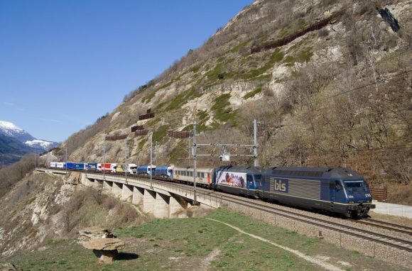 KLV Rollende Landstrasse Lötschberg Südrampe RoLa Kombinierter Verkehr