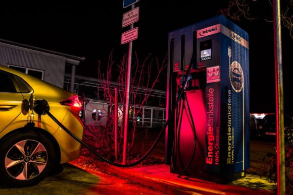 Elektrpauto an Ladesäule