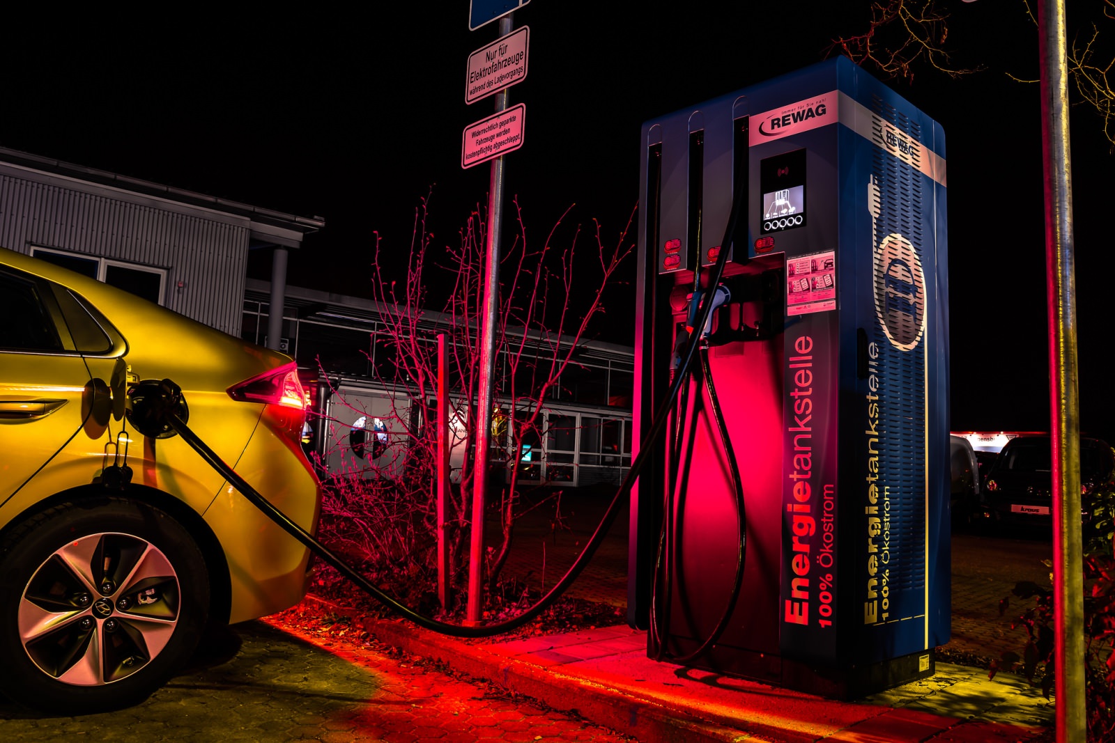 Elektrpauto an Ladesäule