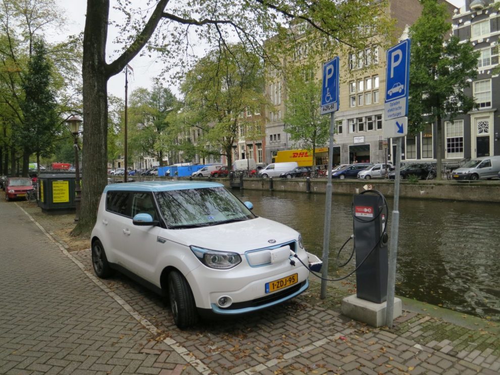 Elektroauto Ladesäule Amsterdam