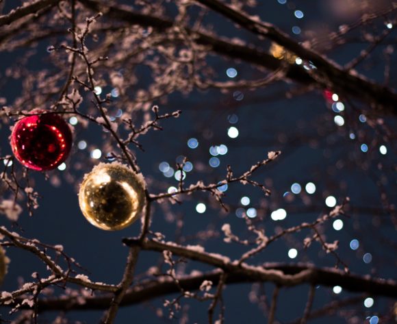 Weihnachten 2018 Weihnachtskugeln und Licht