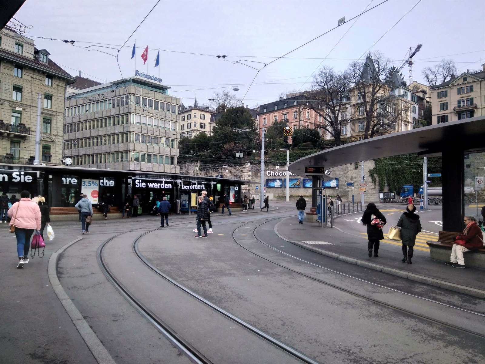 zuerich central tram haltestelle knotenpunkt