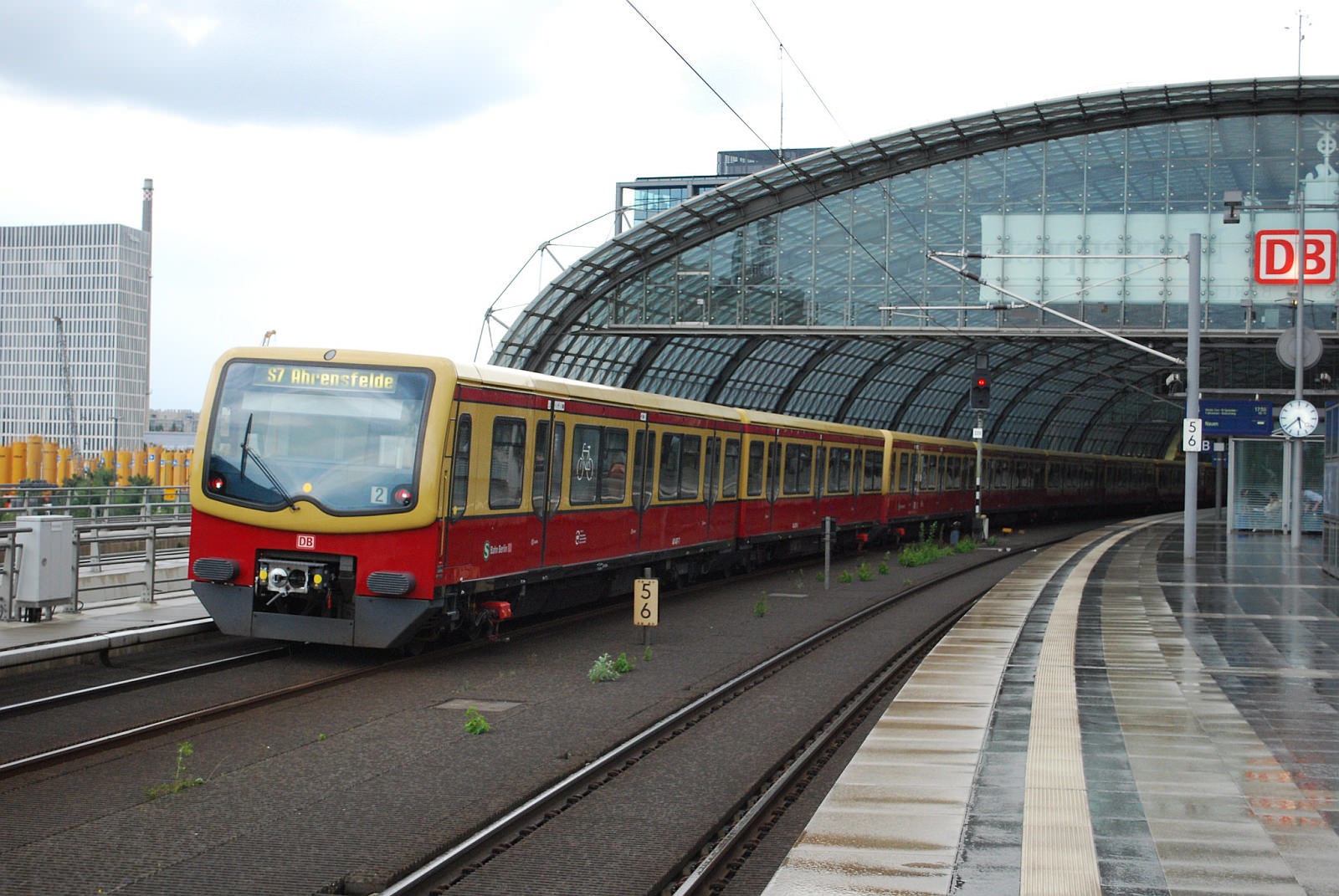 Zukunft der S-Bahn Berlin – ist die derzeit geplante Ausschreibung und  Aufteilung des Betriebs rechtlich notwendig, ökonomisch effizient und  politisch alternativlos?