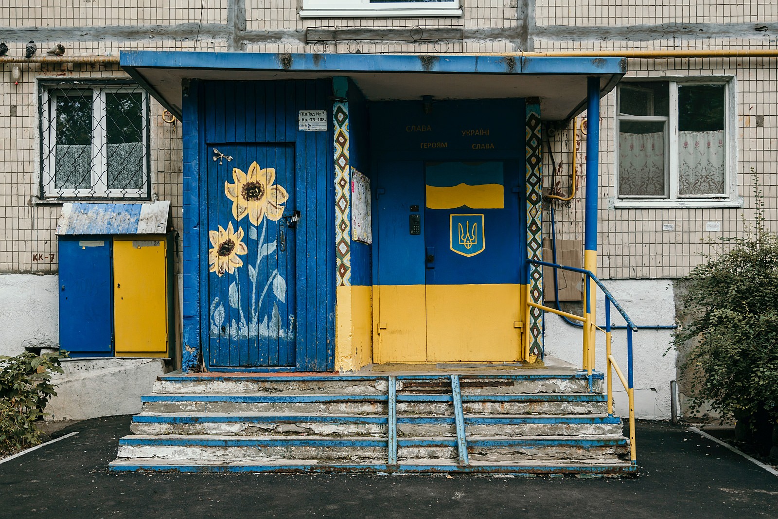 ukraine malerei sonnenblume gelb blau