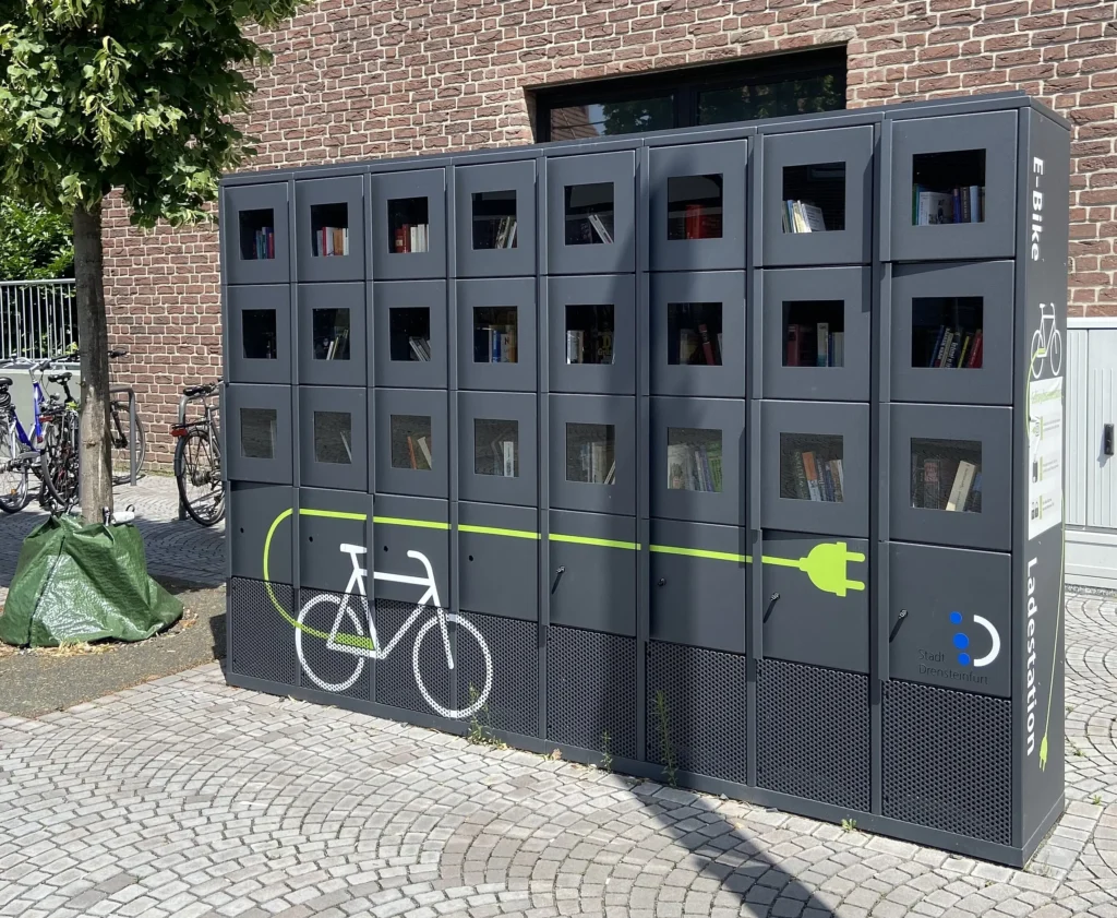 Ladeinfrastruktur für E-Bikes und leichte Elektrofahrzeuge: Praxis, Standards und EU-Regulierung 12 Ladeschrank E-Bike Akkuschrank Pedelec integriert